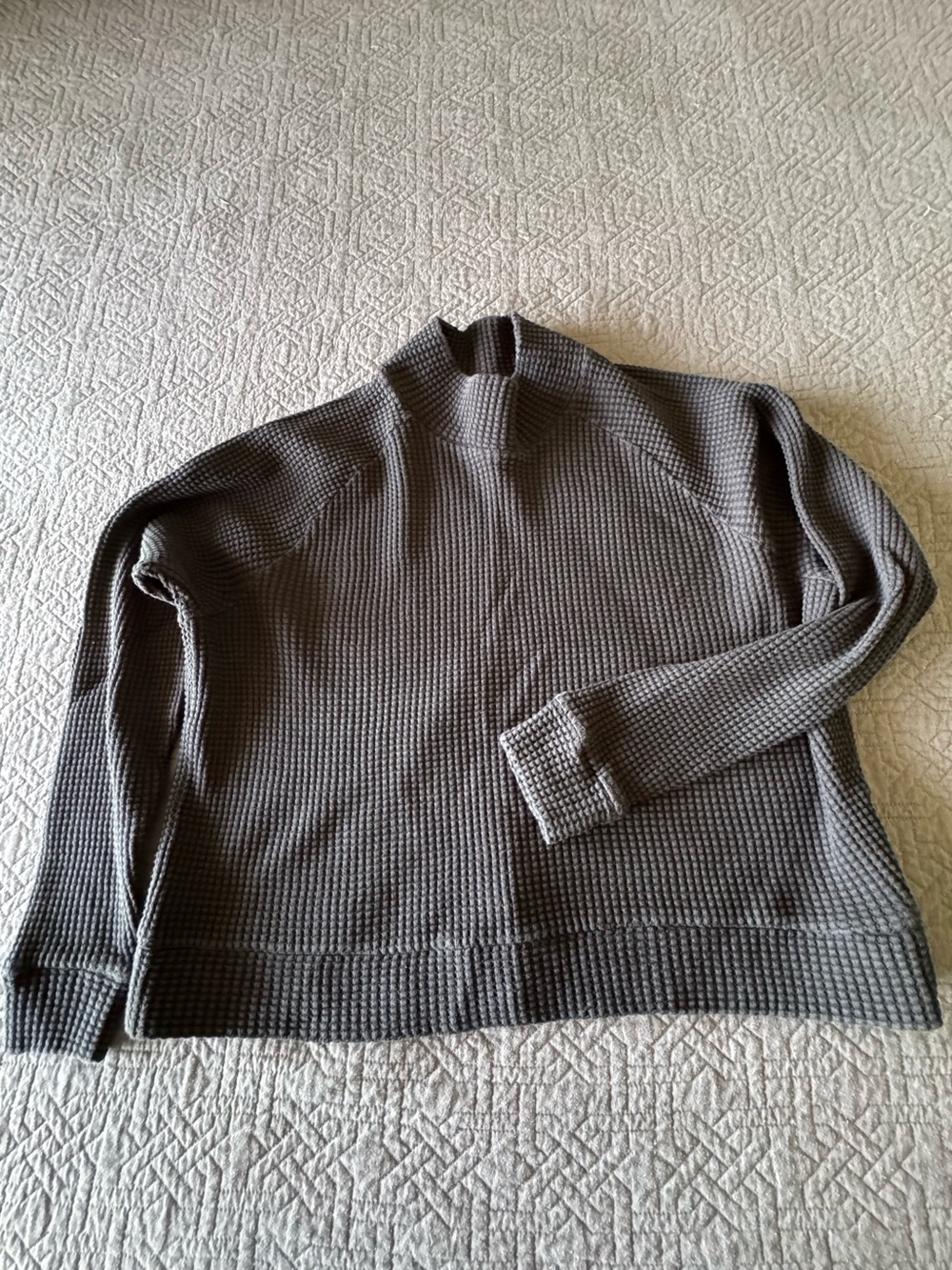 The Northface women’s cropped long sleeve shirt